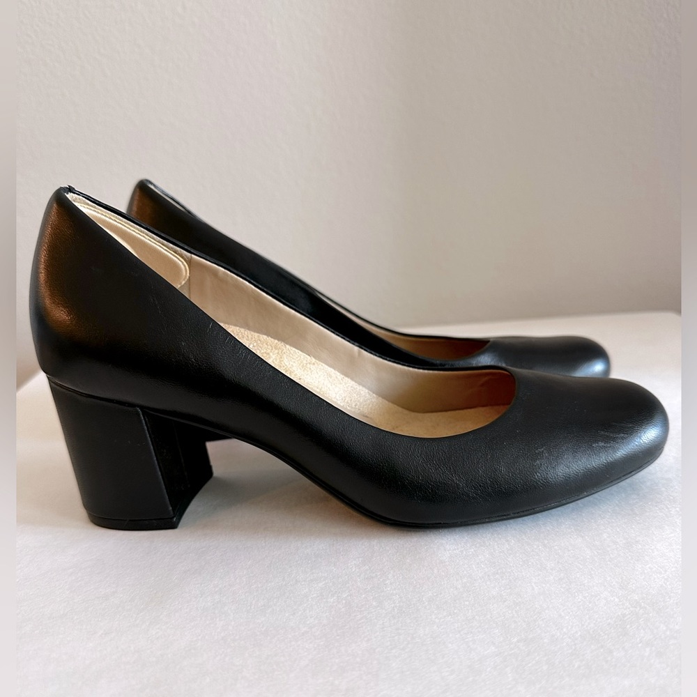 New Unworn Leather Warner Naturalizer Pumps